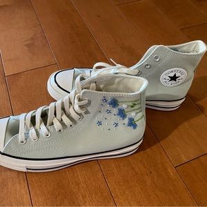 BRAND NEW NEVER WORN Converse high top embroidered sneakers. Women’s 11.5.